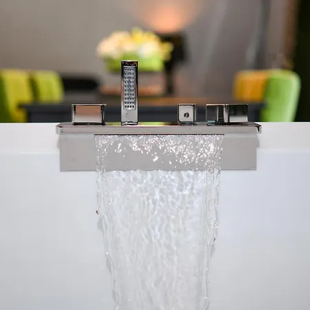 데 루데 슈르 호텔 네이케르크