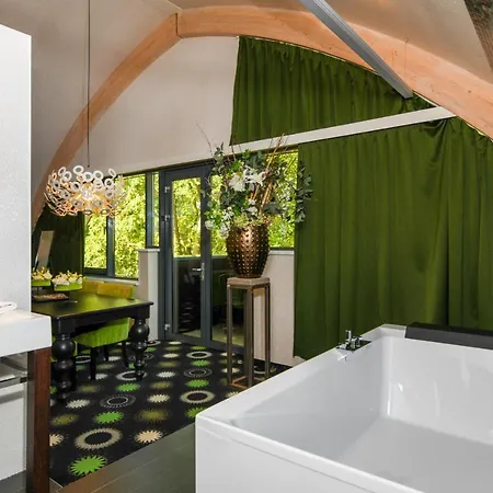 De Roode Schuur Hotel 4*