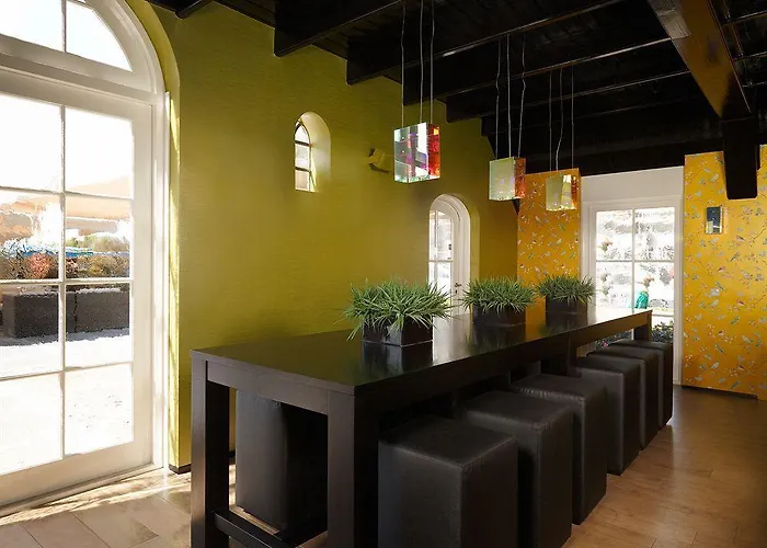 Отель De Roode Schuur Нейкерк